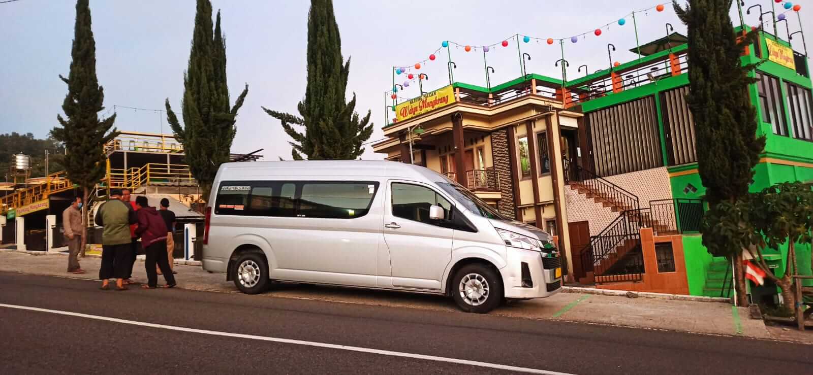 sewa mobil hiace