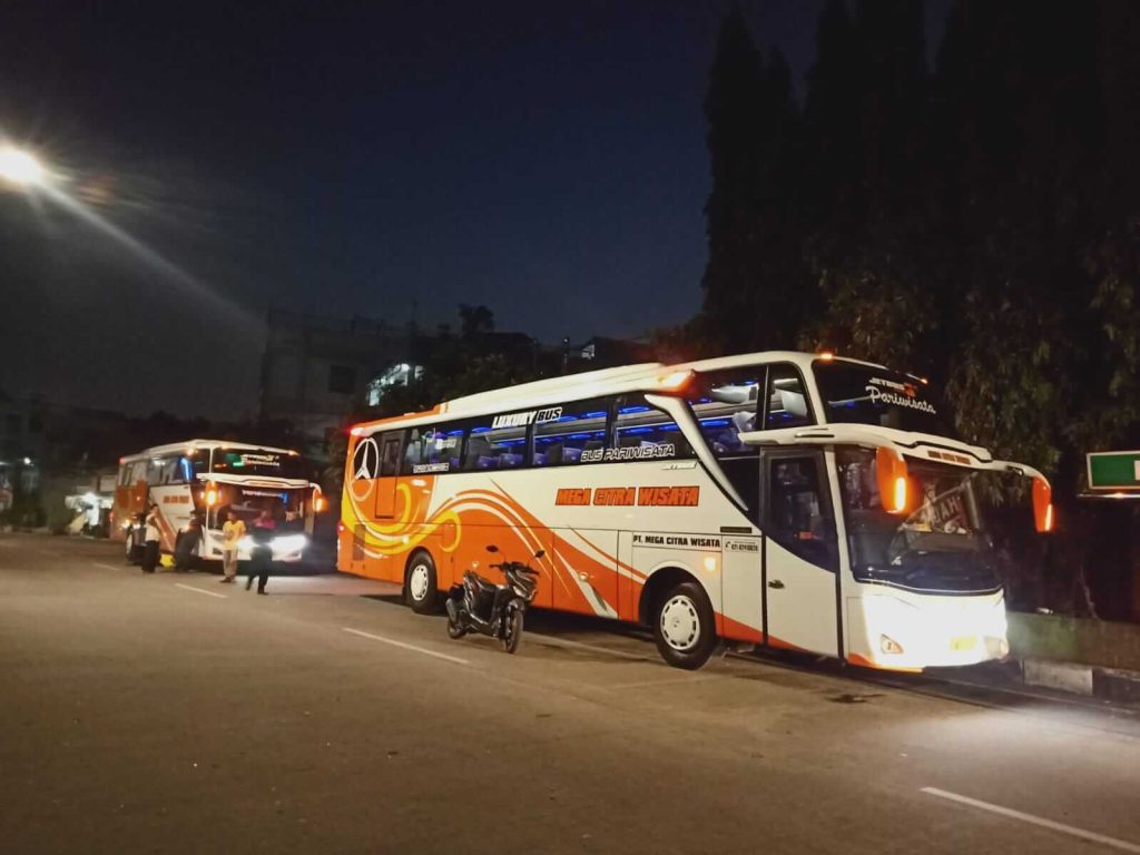 biaya sewa bus pariwisata