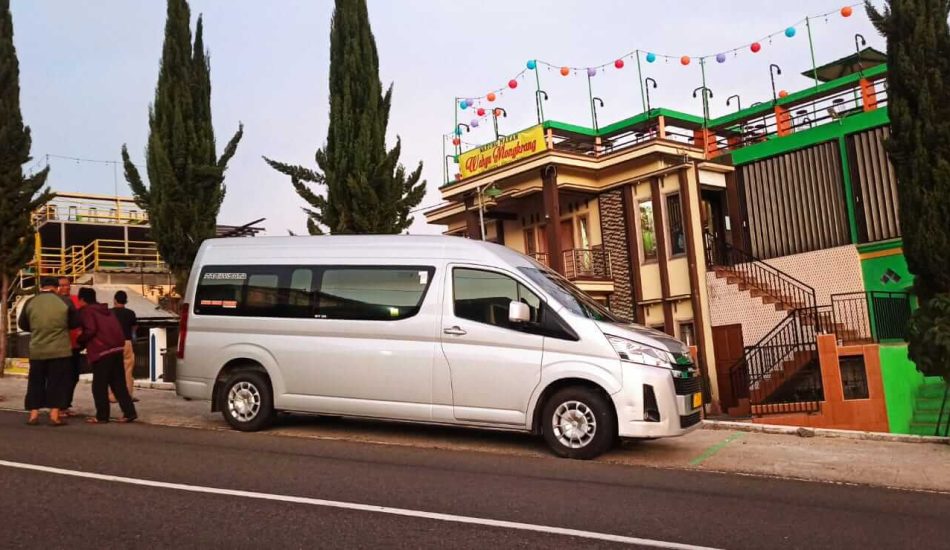 sewa mobil hiace